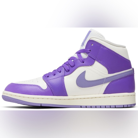 Air Jordan 1 Mid Purple Venom Women size 7.5 - Picture 3 of 11
